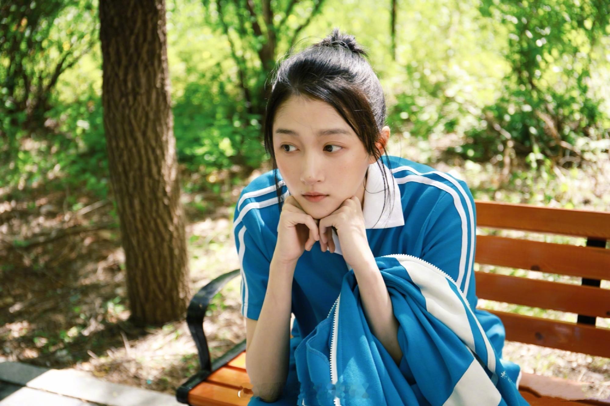 关晓彤今日份校服少女 ​​​