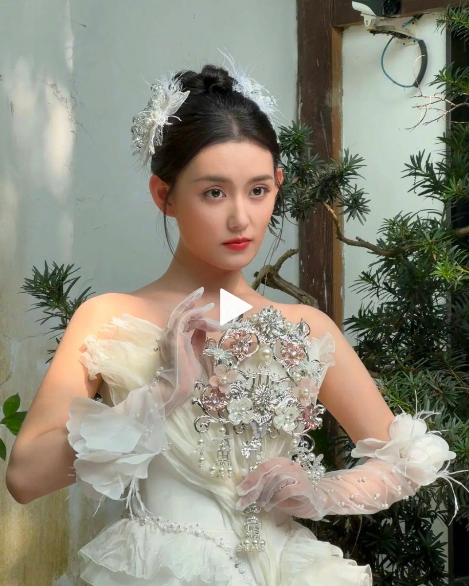 蒋依依现在糊的挺彻底的 ​​​