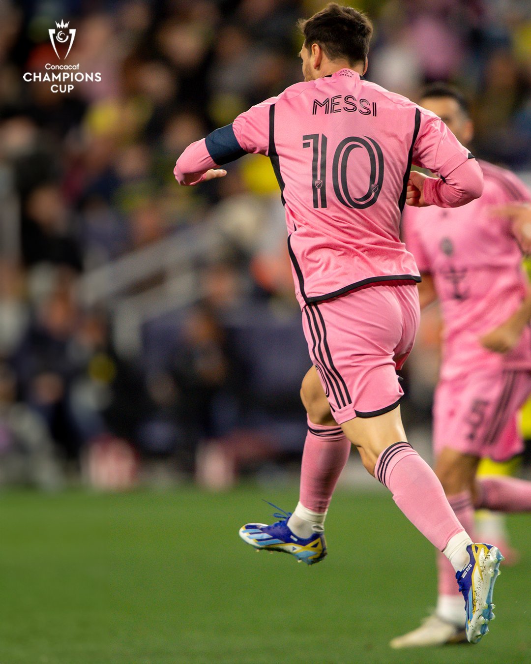 中北美冠军杯官推：梅西的首秀庆祝！🦩#梅西[超话]##纳什维尔2比2迈阿密国际