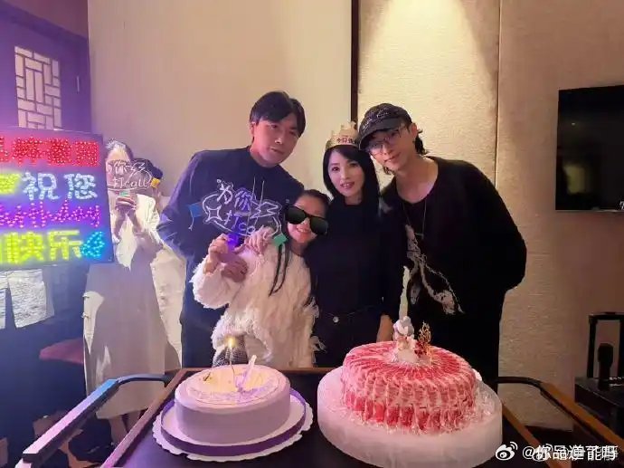 娱乐圈新鲜事速报：1. 伊能静发文庆祝58岁生日，提到九岁女儿省吃俭用给她买了金