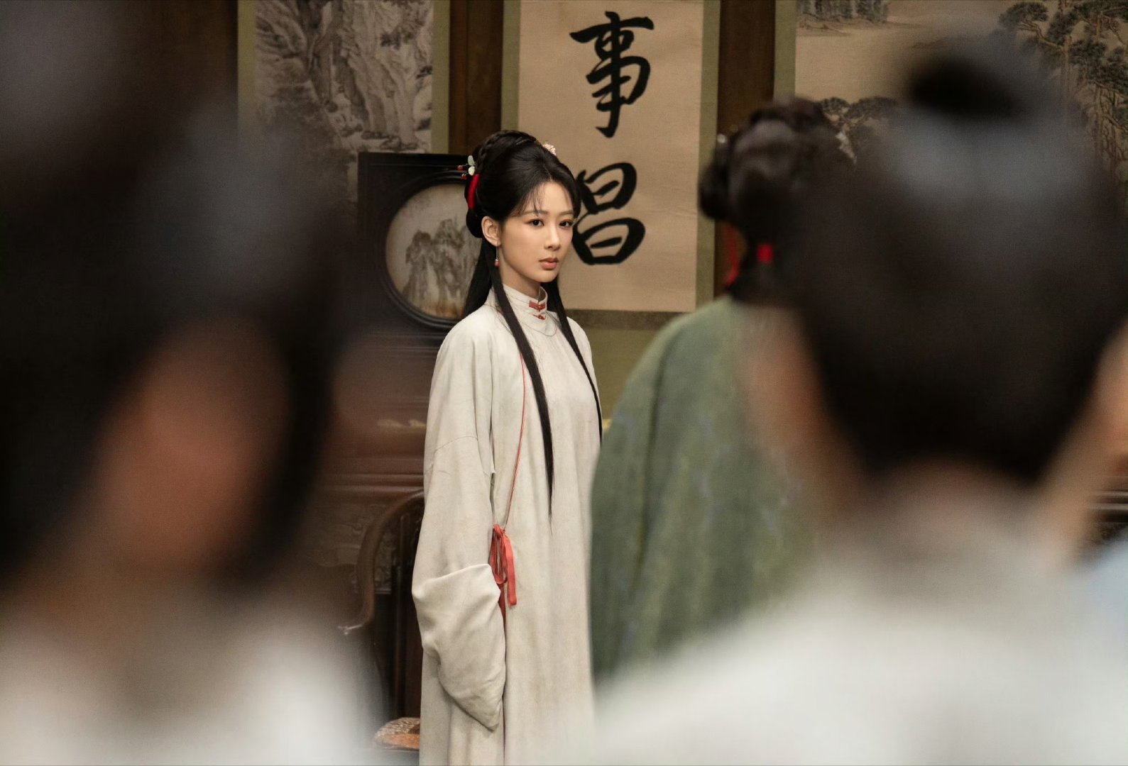 杨紫李祯心秉风清气正之道，便难与满心算计、勾心斗角之人为伍。那就去走自己的路，李