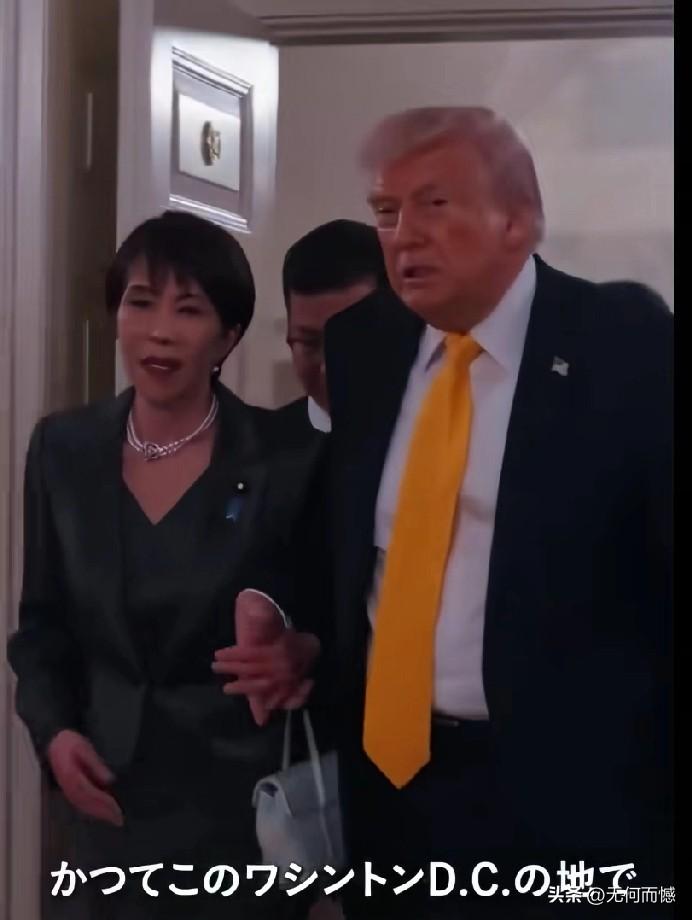 老特抓住了搞事的手，抓握的力度不是很大，否则的话，搞事肯定受不了。搞事鞠躬还是毕