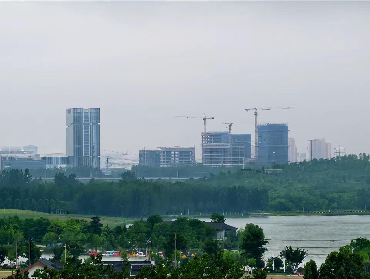 新站区少荃湖片区新建一地标，目前正加快建设中。少荃湖西部少荃湖科创大厦北侧，新建