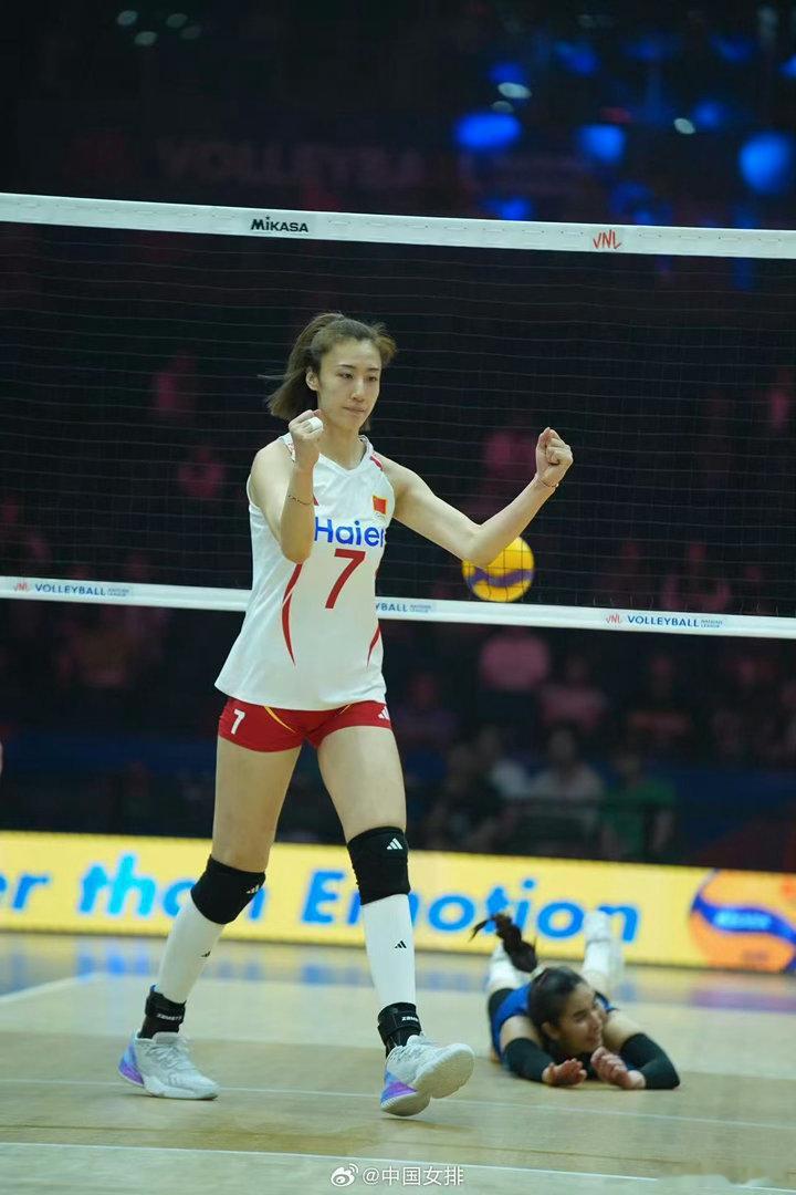 王媛媛真的太牛了！拦网闪耀全场2026世界女排联赛 中国南京站循环赛第二场中国女