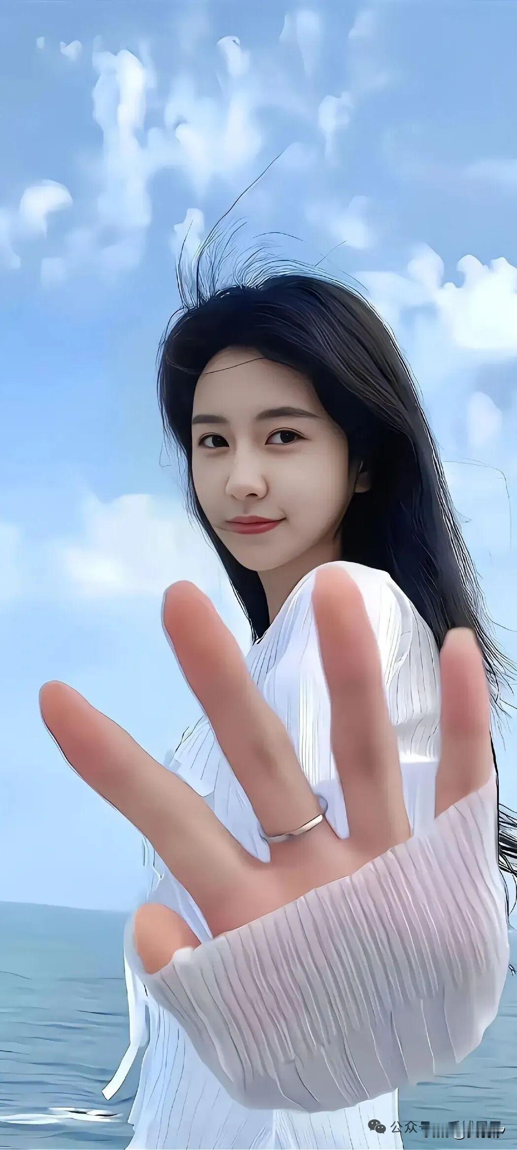 愿你所爱之人，不仅能懂你的言外之意，更懂你的欲言又止。天气变冷了，要记得去靠近那