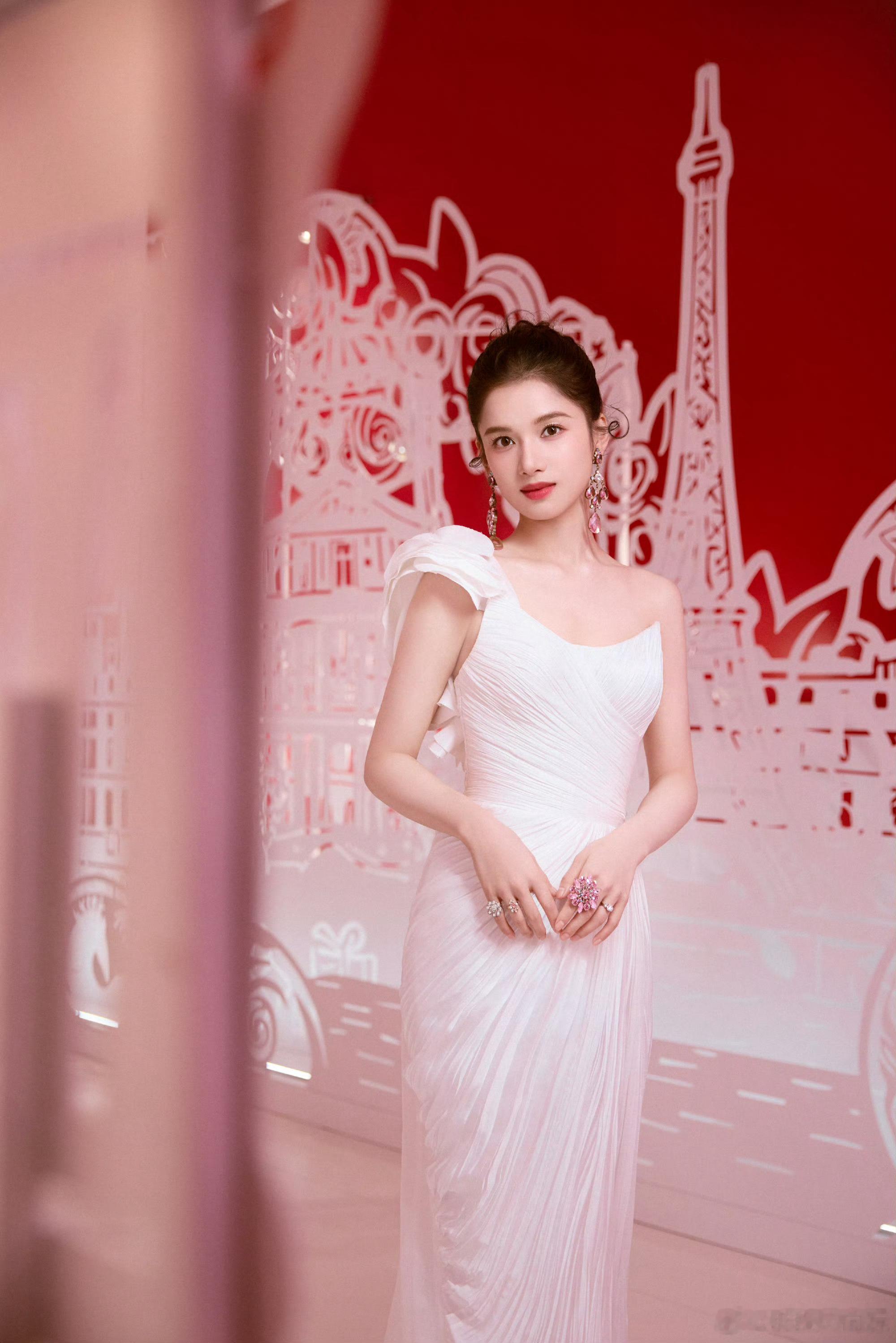 张婧仪生视频张婧仪活动怼脸直拍 张婧仪活动怼脸直拍，不得不说张婧仪真公主 ​​​