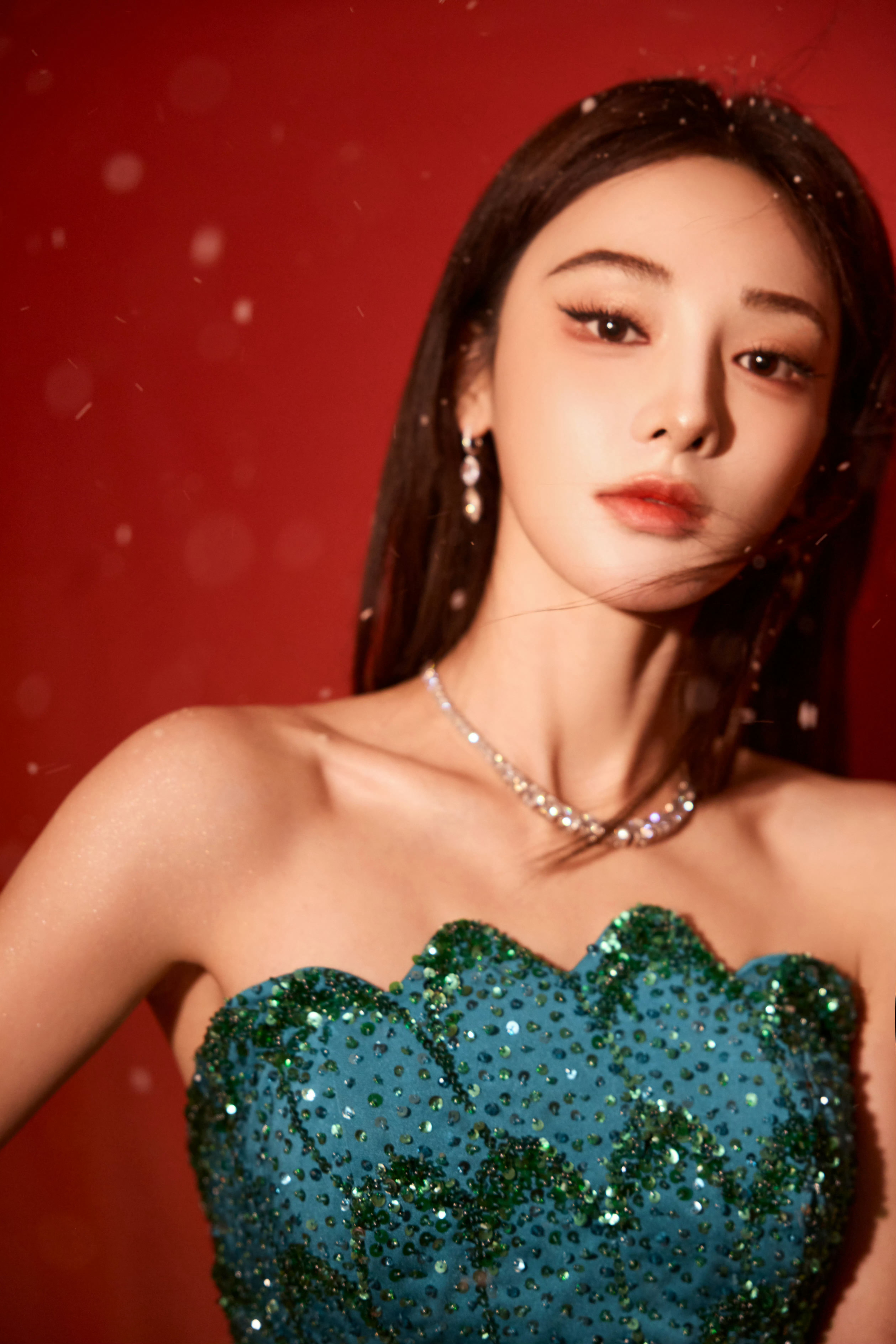 彭小苒换造型师了 原来是换造型师了，女鹅事业心赛高