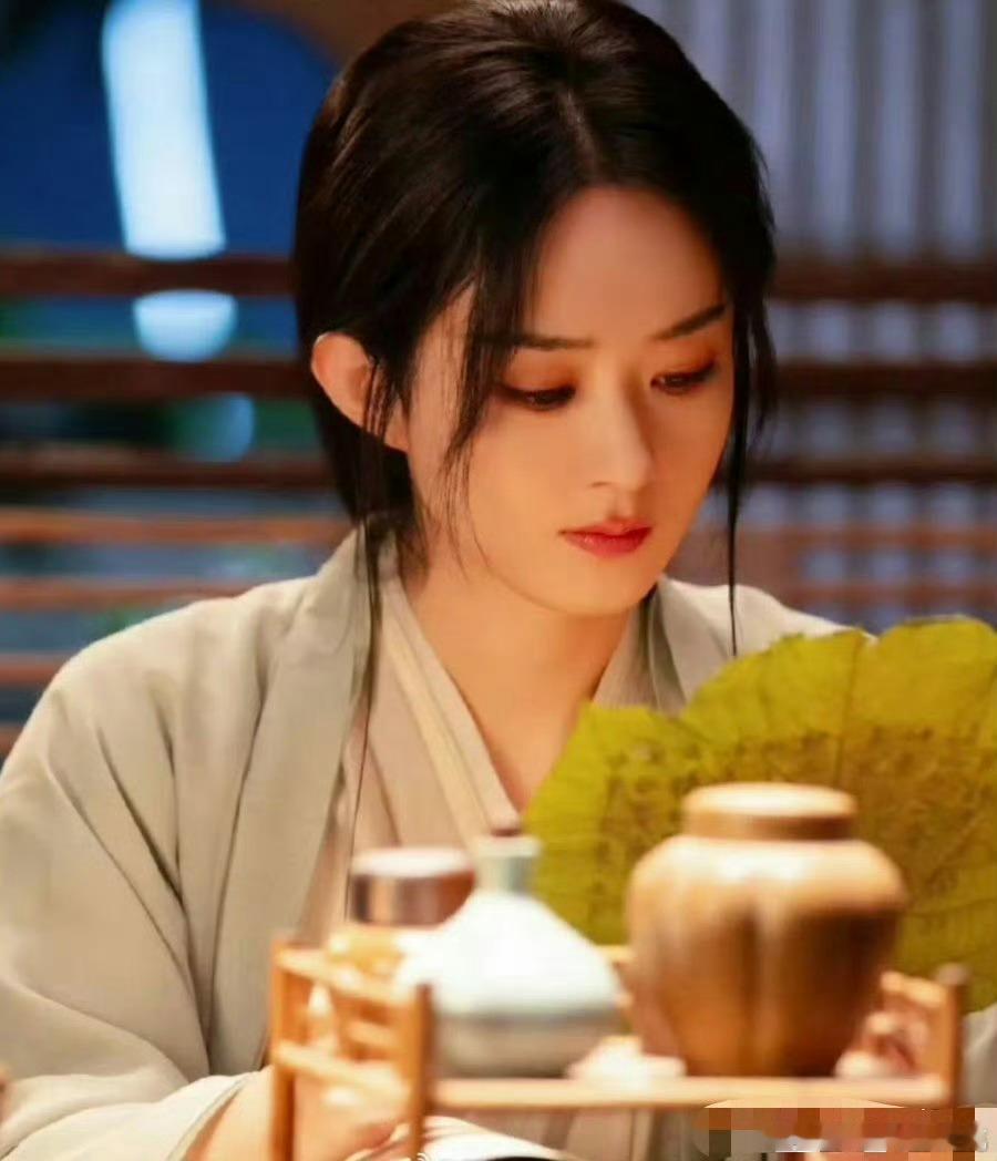 逍遥剧情 老套一开始以为是古偶，结果里面有群像，以为是群像，结果里面还有悬疑破案