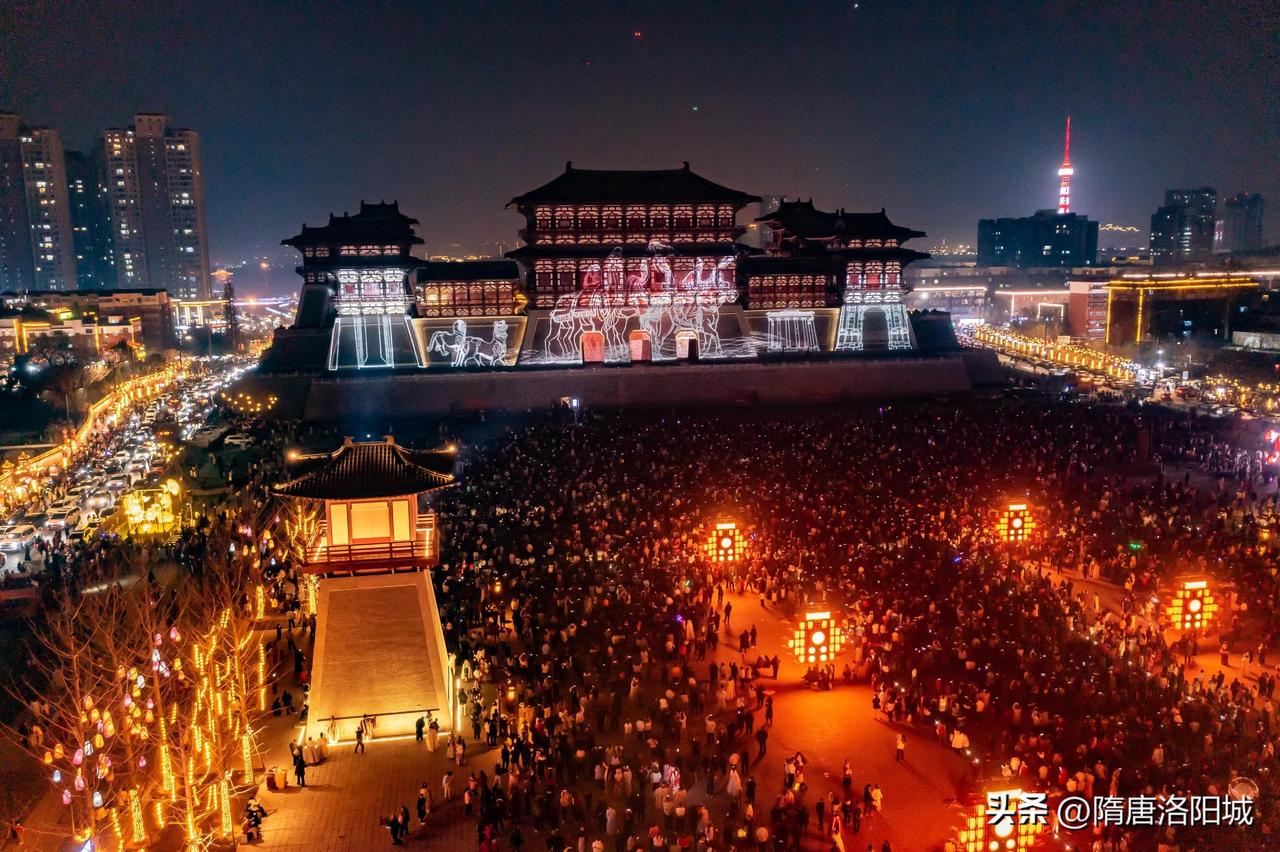 【今晚，应天门上演元宵节 专属投影秀！】3月3日（元宵节）当天20:30，应天门