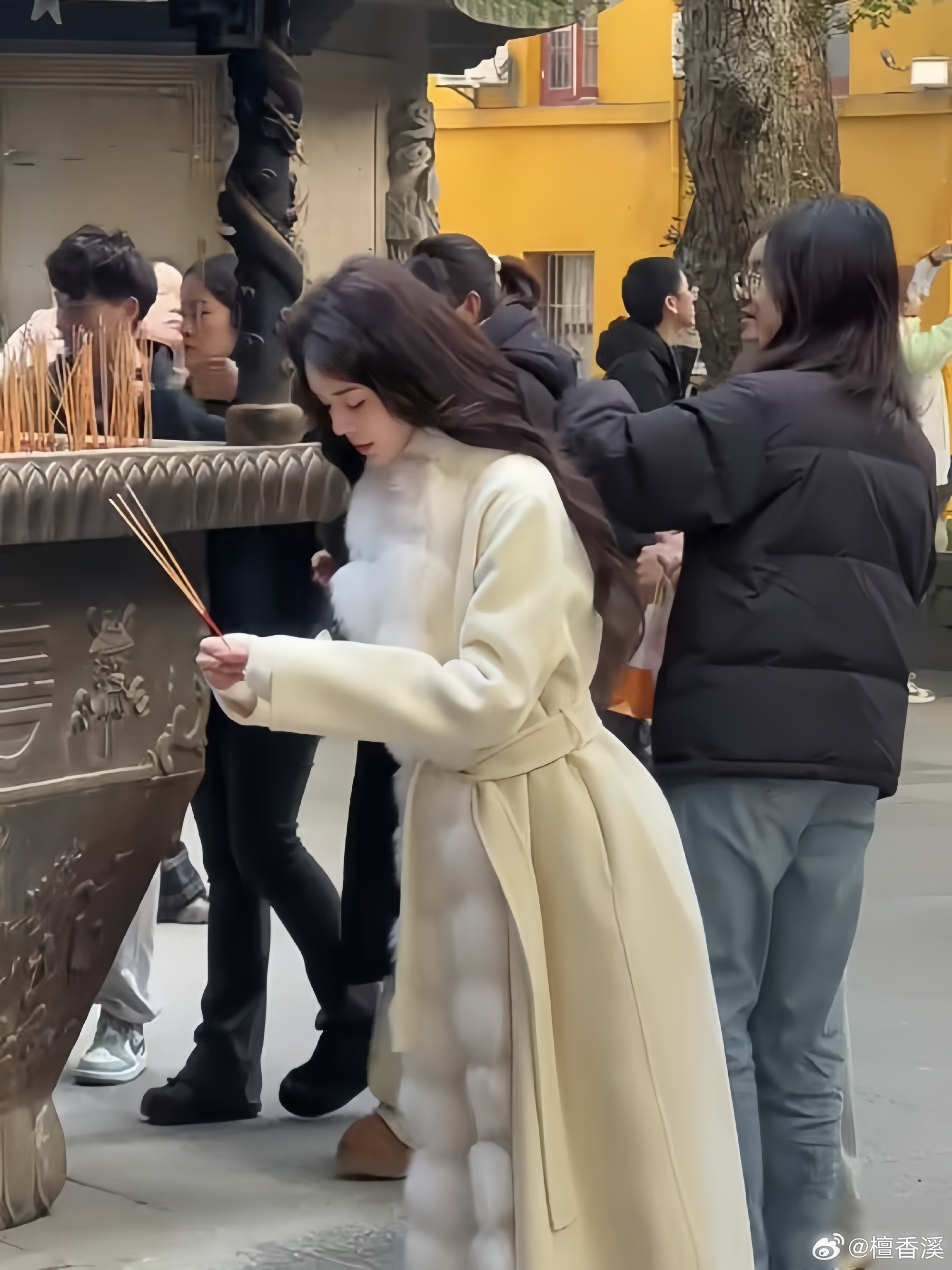 感觉她已经啥都不缺了，还需要拜什么呢 