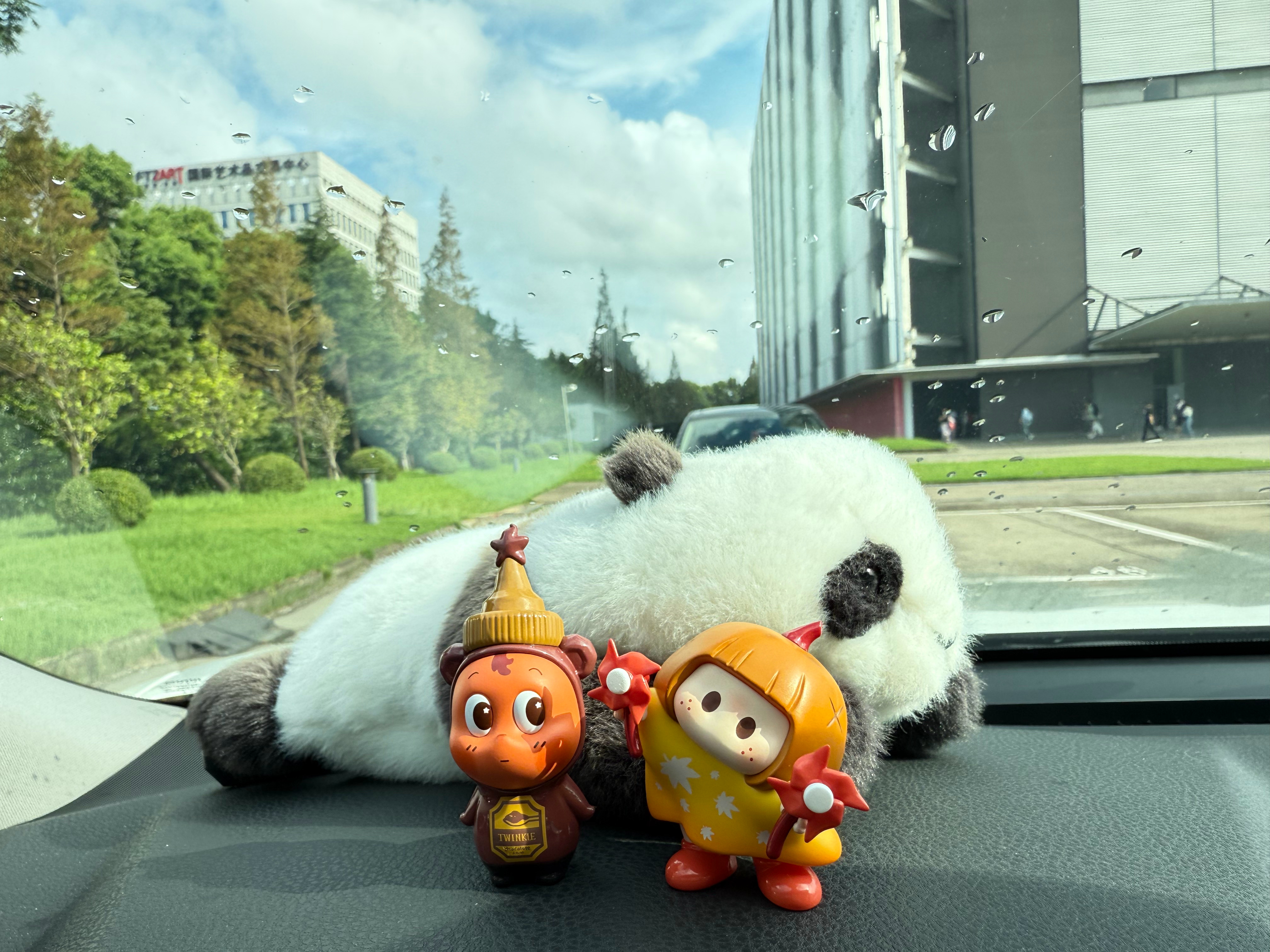周四🌧️早安[举手]周五怎么还不来[淡淡的]想念我的周末[裂开]又是努力搬砖的
