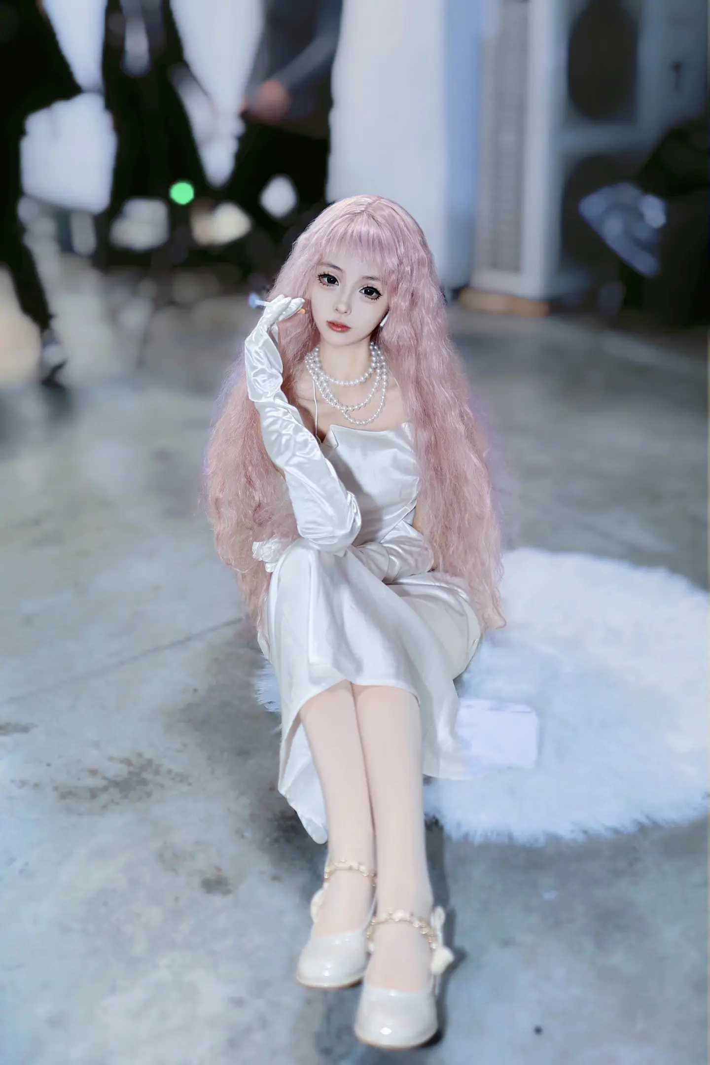 蕾拉就像高塔上的公主。
蕾拉就像高塔上的公主，然而巧不是王子，真一也不是骑士。
🧚‍♀️