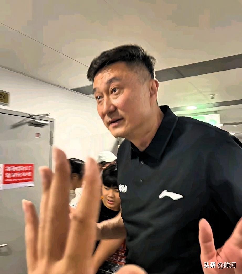 恕我愚见，感觉杜锋离开广东男篮主教练一职后，好像网络上的舆论少了很多，以前只要是