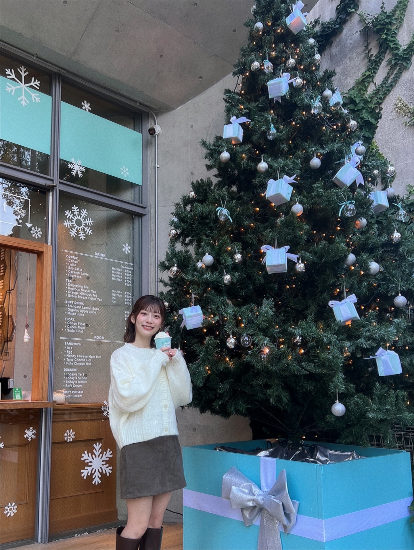 🍓「クリスマス仕様かわいすぎ🎄✨🩵 あやに貰ったリボン付けた𝜗𝜚 」