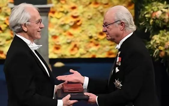 要不是德国媒体把情况点破，可能还有不少人一直被蒙在鼓里。

事情源头其实很清晰，