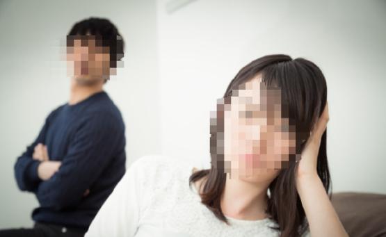 上海，一男子无业没钱长相还一般，还是个刚出狱的诈骗惯犯，却有本事同时钓着20 多