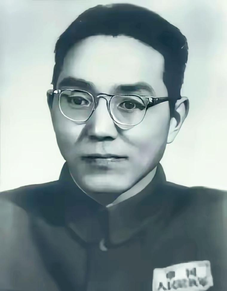 1949年，被判10年的地下党员戴中溶在牢里醒来一看，整个监狱空荡荡的，一个看守
