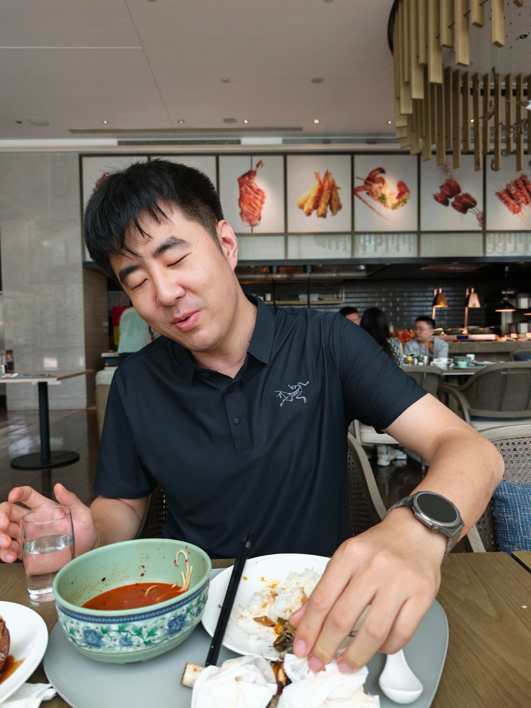 我声哥赚的还是多，都穿上始祖鸟了 