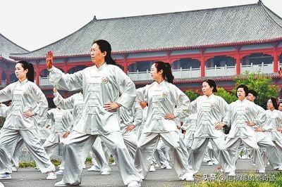 练太极也能毁了身体，你知道吗？
 
很多人痴迷太极拳，视其为养生法宝，却忽略了“