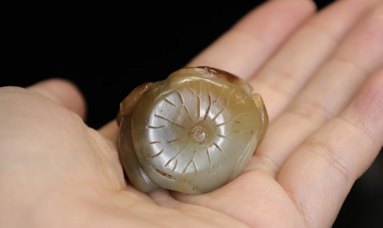 谁懂啊！这老物件我瞅着像个谜！
家人们谁懂啊！我翻出个老物件，瞅着怪有意思又摸不