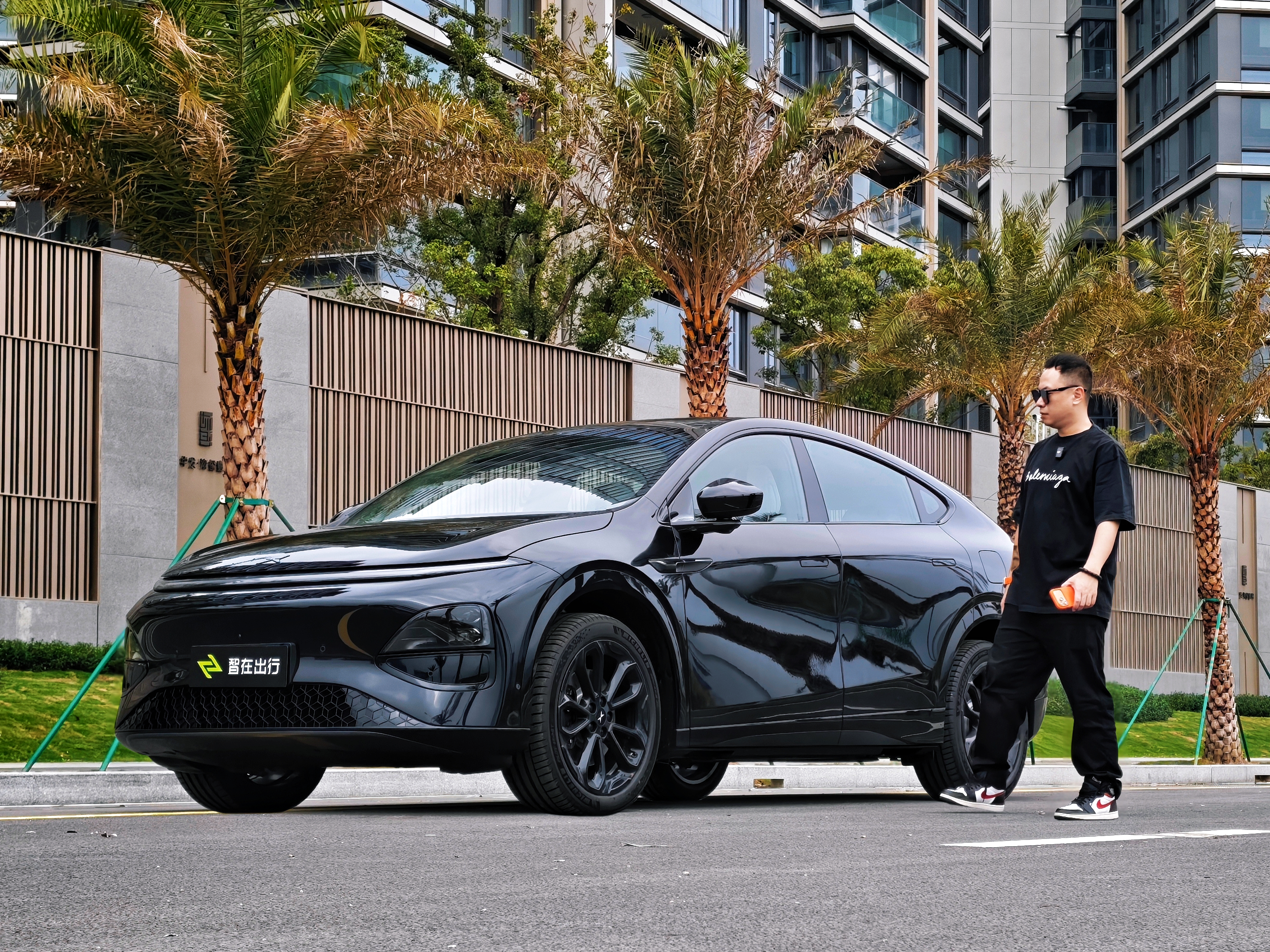 我和 小鹏G6增程版 的 48 小时。我们拿到的是“黑武士”，颜值上确实能打。增