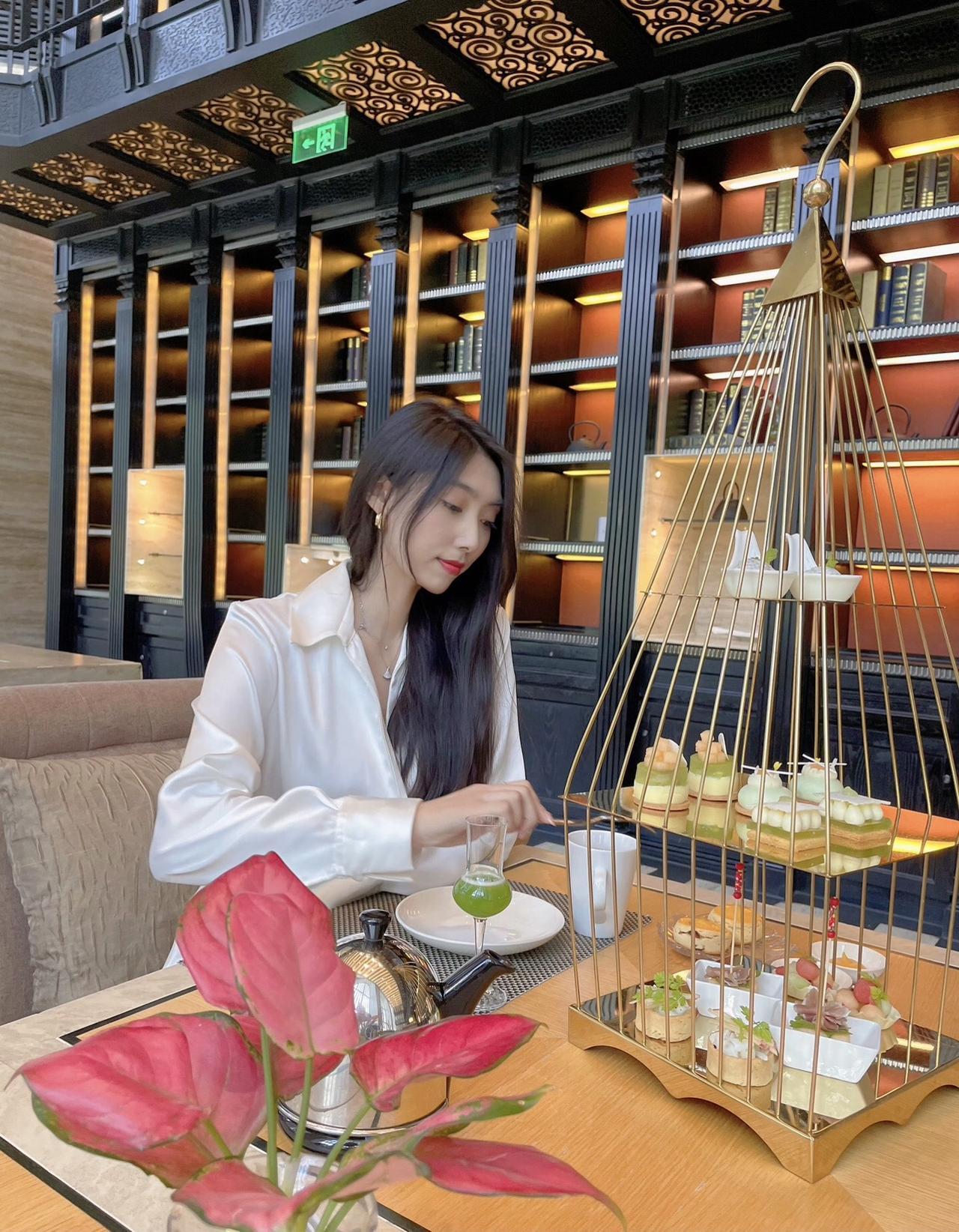 上热门 穿搭 优雅气质 御姐 美女