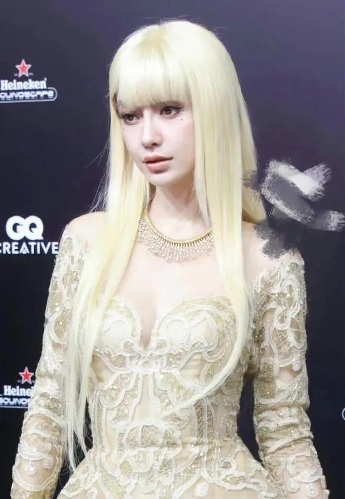 Angelababy杨颖这身打扮太精致、太亮眼了！像极了从梦幻城堡里走出来的人间