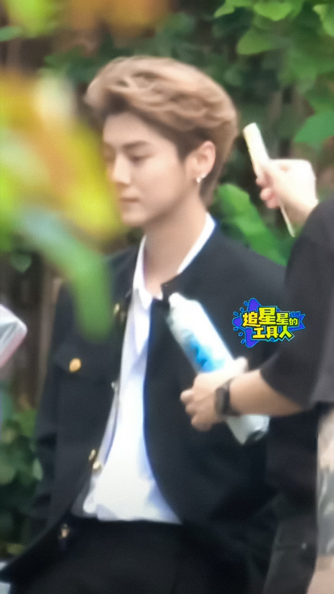 #鹿晗[超话]#帅气的脸庞，每一次都让人深深为之着迷 ​​​