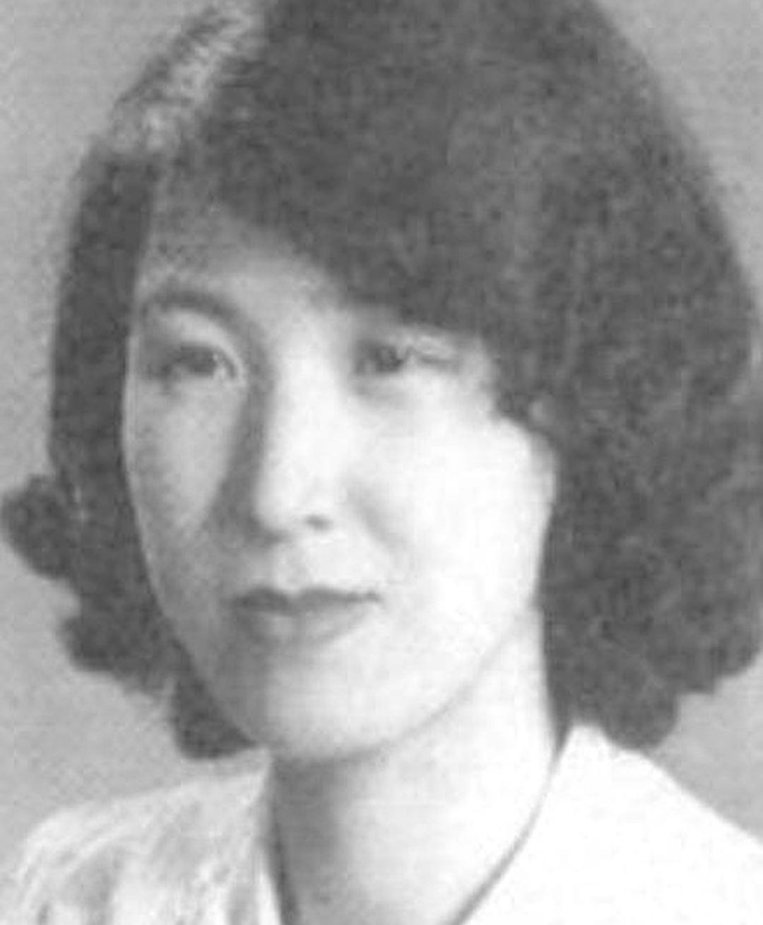 1956年，李玉琴到看守所探望溥仪，管理员考虑到两人14年没同房，破例让她留宿一