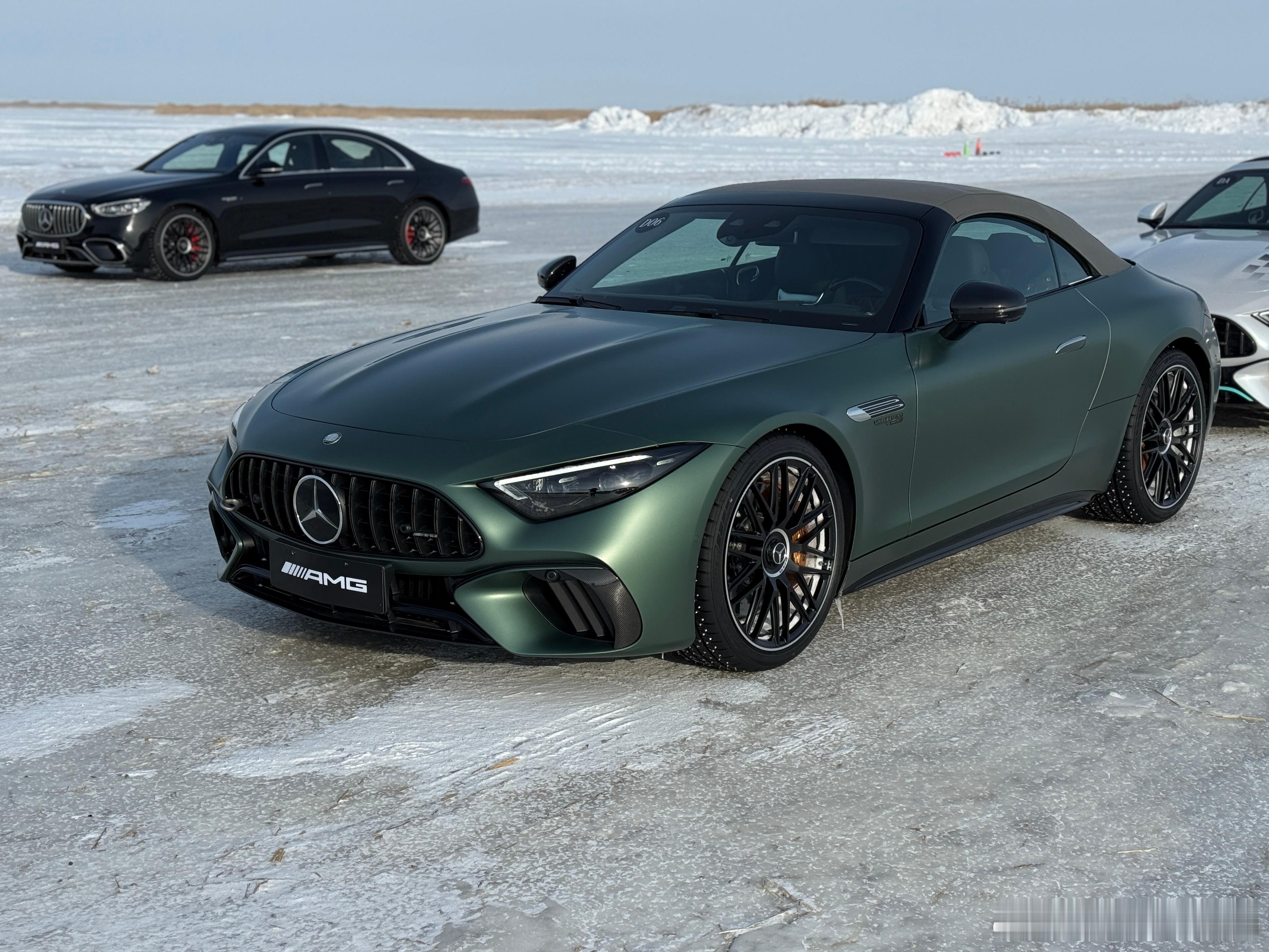 也只有像奔驰这类真正有底蕴的豪华品牌能提供全品类车型让你敞开了试 砺冰雪驭传奇 