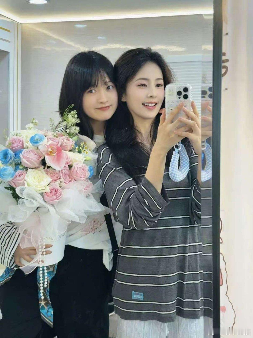 白鹿晒合照给闺蜜庆生白鹿晒照给闺蜜庆生白鹿晒合照给闺蜜庆生，哇塞，[打call]