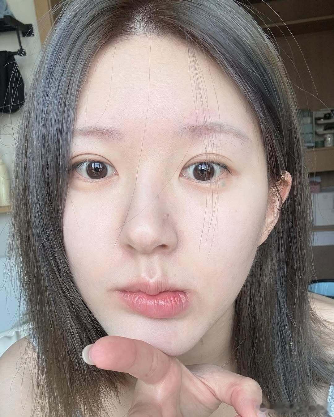 赵露思最新营业，女明星就是不一样，素颜也这么精致 