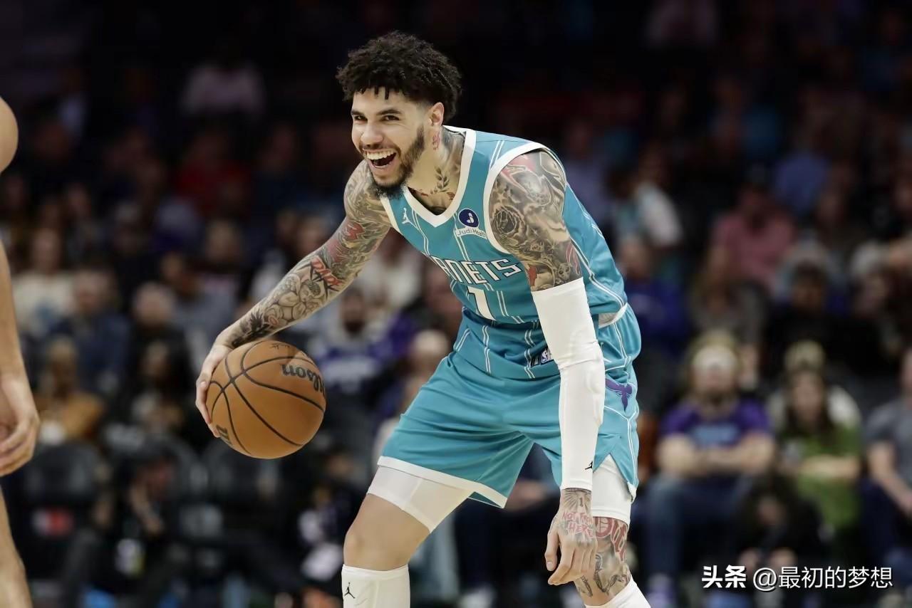 太强了吧？怀特27分，鲍尔20+8！黄蜂134：90大胜国王，季后赛稳了！

就