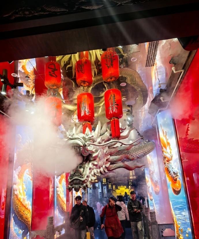 今天开启城市漫步模式，一口气走了两万步！全程就是不停地逛吃逛吃，从街头吃到巷尾。