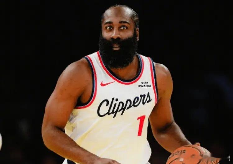 快船G18——洛杉矶德比见证快船全面坠落快船遭遇一场意料中大败，快船坚持了三节才