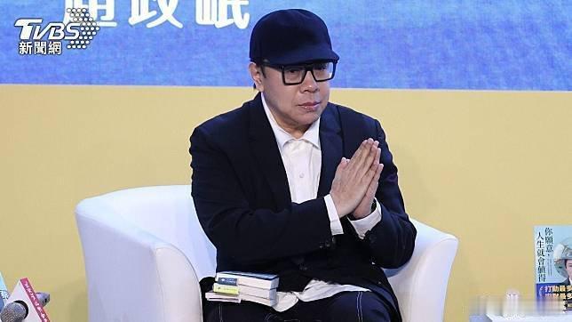 蔡康永出席活动泪奔  感情多深厚呀，才会在大家面前痛苦流涕，惋惜昔日的好友就这么
