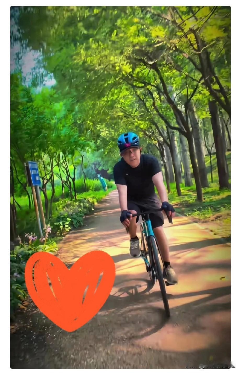 看了黄渤骑的那辆自行车，
我终于知道他为啥摔了
50多岁的年龄，那么多车他不选，