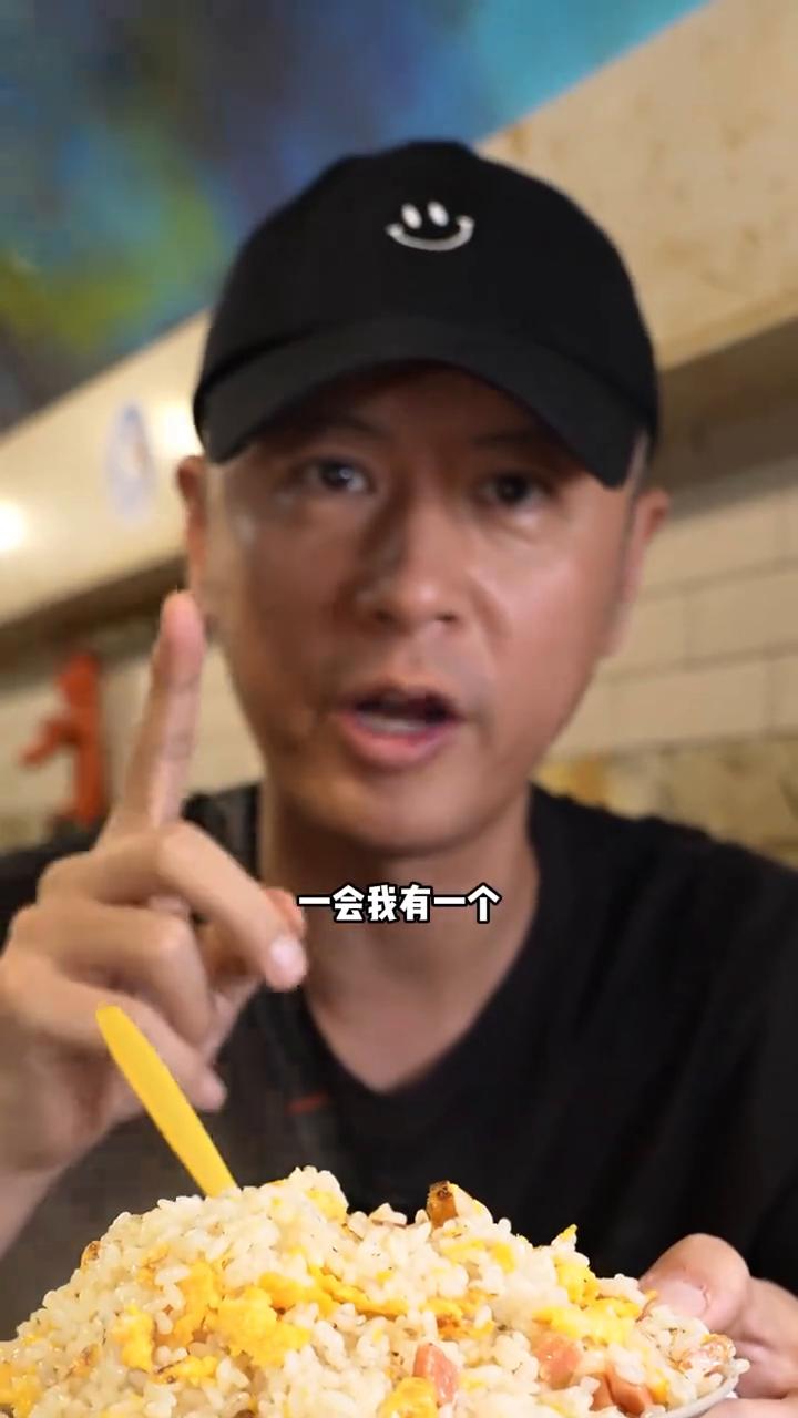 火锅专阶段大揭秘。
大家好，我是任重。作为一个新重庆人，如果想吃火锅，这家防空洞