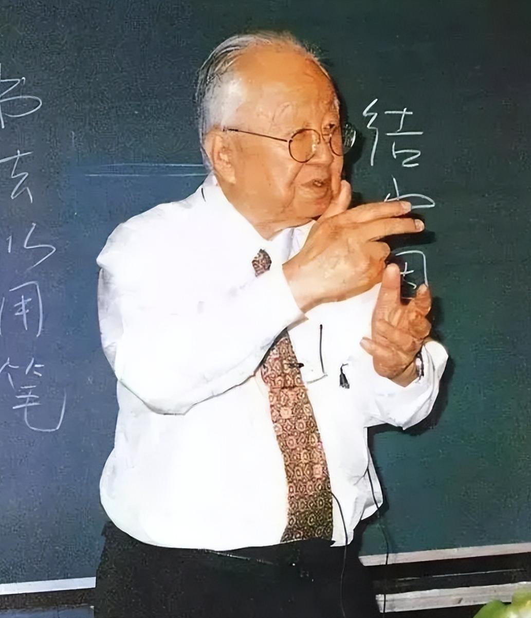 一代巨匠，因学历低被单位辞退三次，终成没有文凭的大师
 
在如今这个招聘启事上满