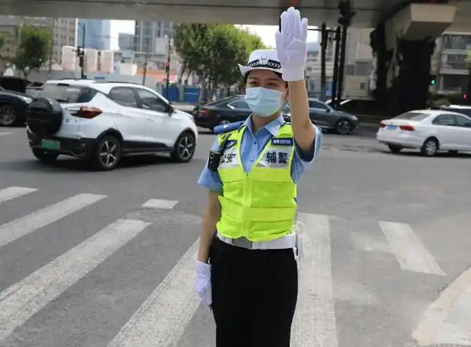 公安机关作为辅警的直接使用与管理单位，承担着辅警日常管理、训练及考核工作。

相