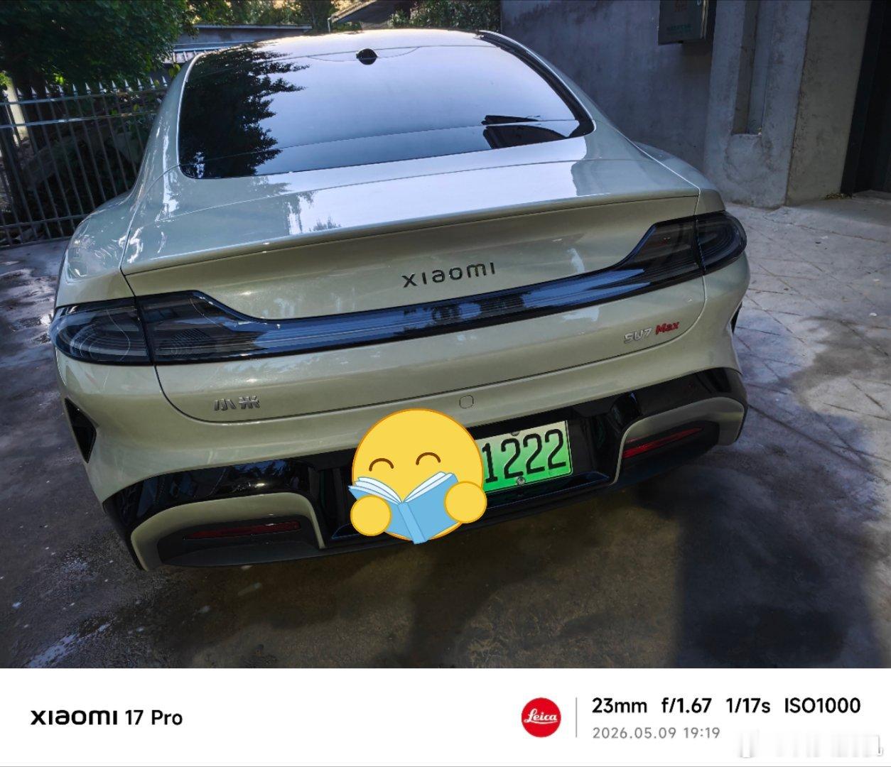 刚洗好车，真亮…发现雅灰有光和没光能显示出两种颜色，太帅了…还有，车牌太好也很烦