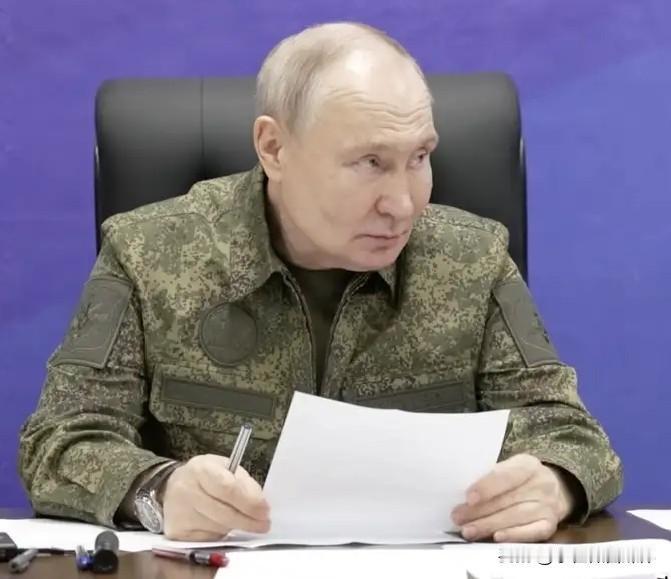 就在刚刚，普京向泽连斯基发出一个前所未有的警告！

12月27日，普京在俄联合部