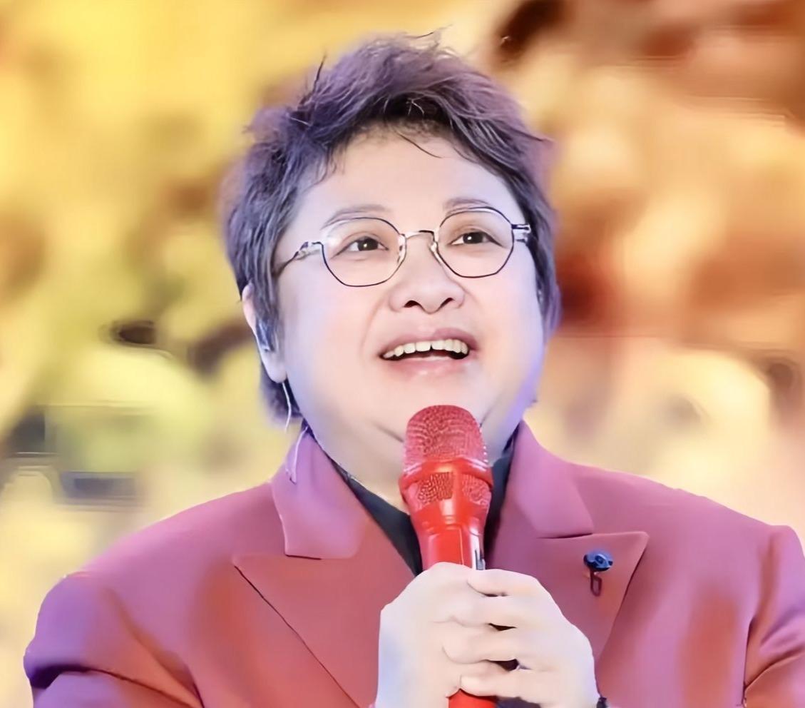 近期，歌唱家韩红在音乐与公益领域均有新动态。音乐方面，她的“我想成为你2.0”巡