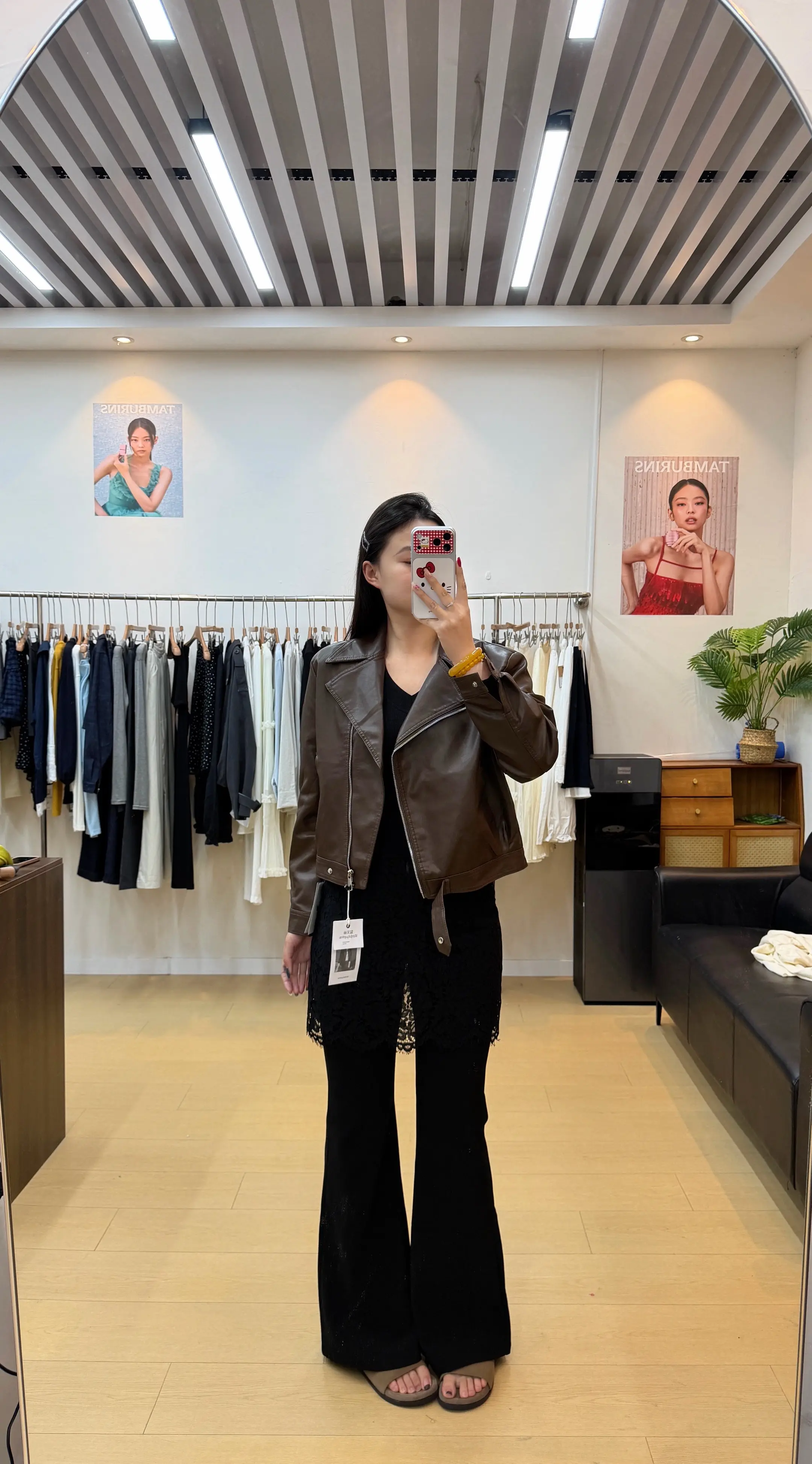 这世界从来不缺漂亮的女孩子也没有人会一。直为你着迷 所以你要独立 经济...