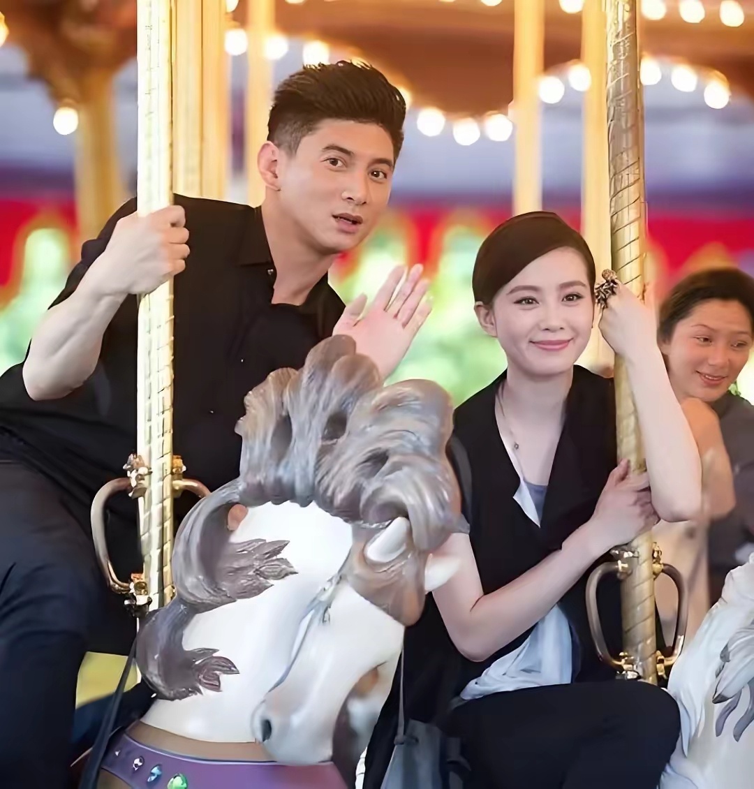 吴奇隆回归家庭带娃了吗，全心全意陪伴孩子成长，这份父爰让人感动。 
