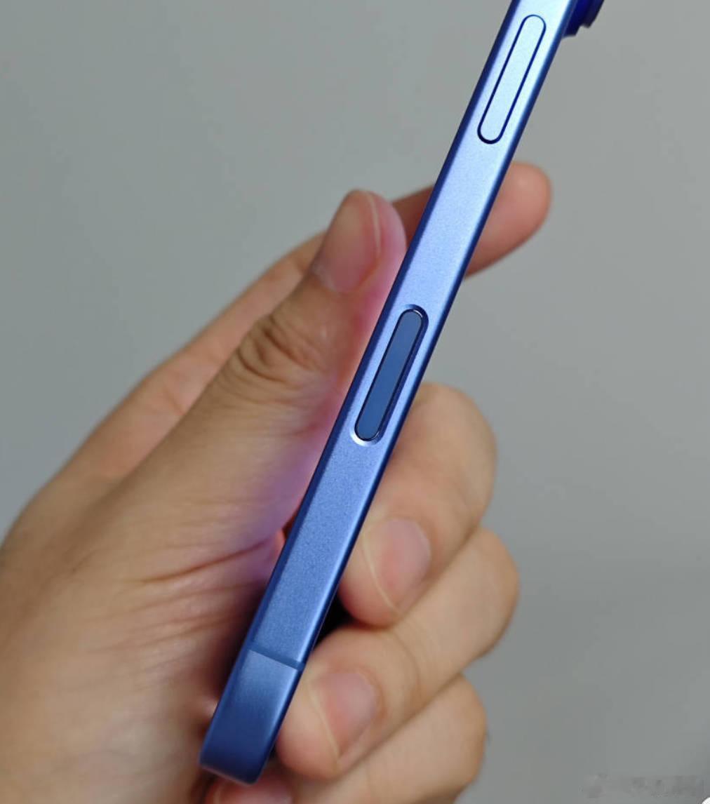 不过话说回来，iPhone16系列拍照按键这么难用，接下来应该不会有安卓旗舰跟风