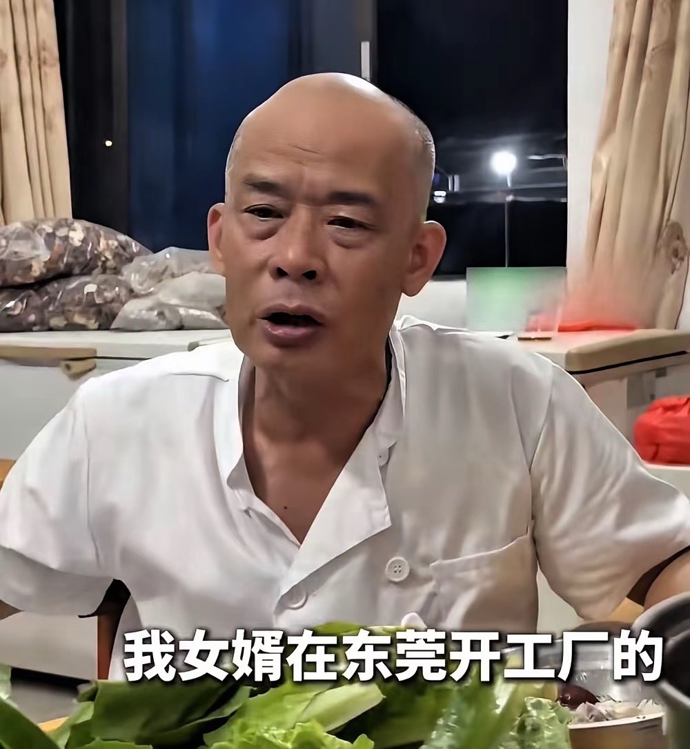 鸡煲公主的身份不一般。难怪她老公说这辈子都没看她干过这么多的活。原来她除了是老莫