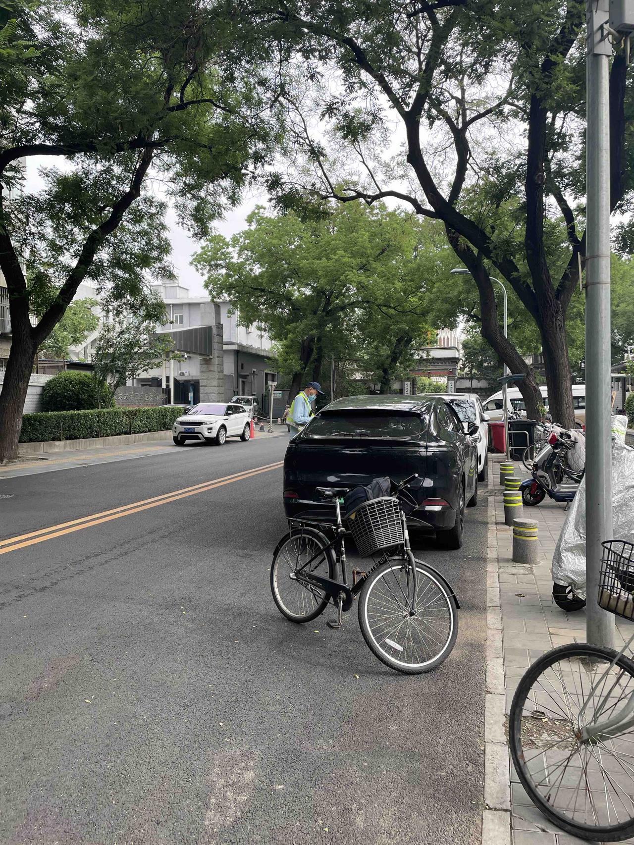 。
   今天早上开车17公里，带外孙去北京大学口腔医院第一门诊部看牙。阜石路和