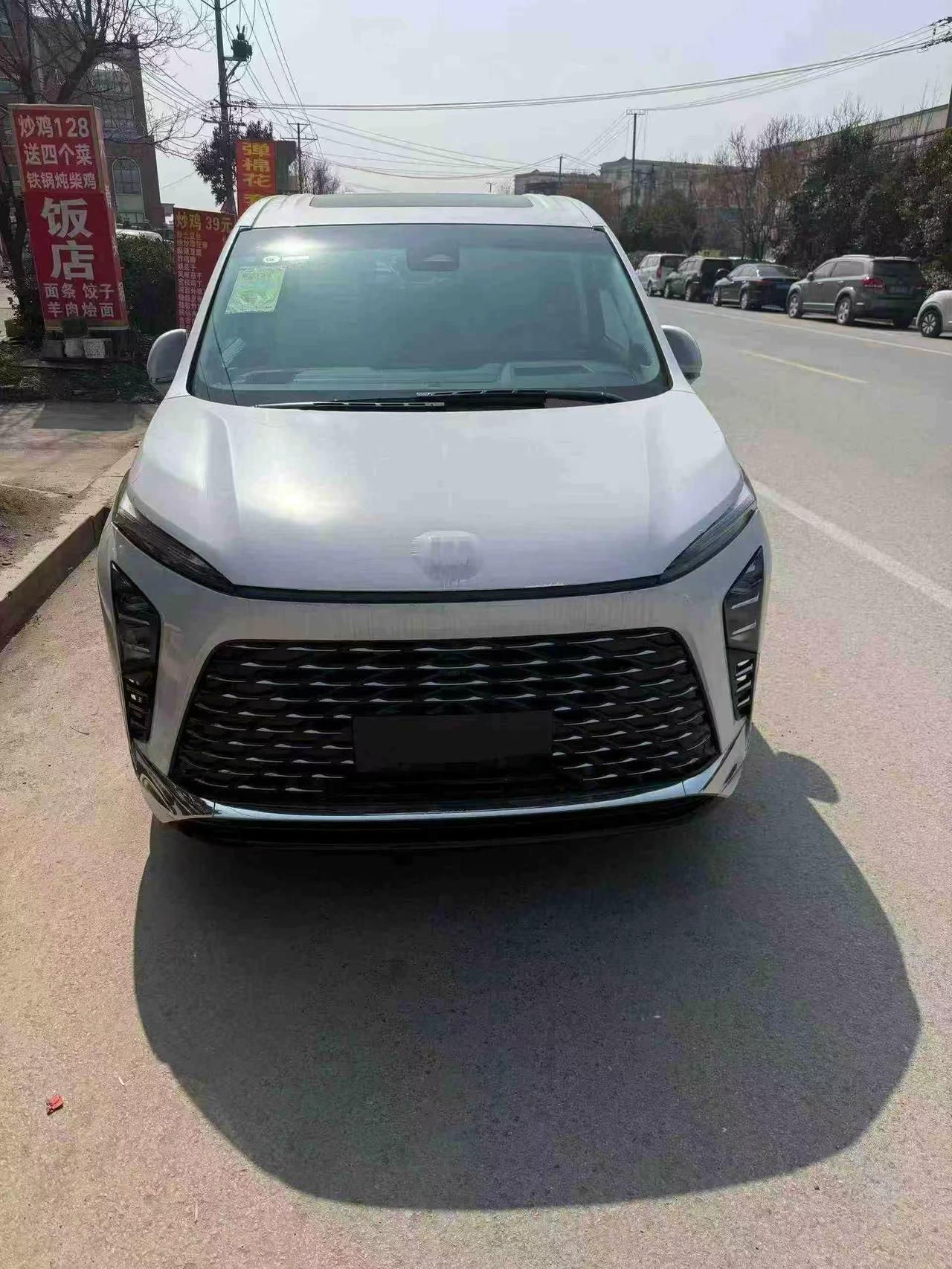 26款别克GL8，陆尊奢享版，指导价36.99万，微微伤，完美修复，发票可增可普