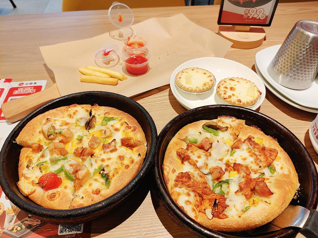 好久没吃必胜客了，团了份 39.9 元的套餐，觉得挺划算，于是步行去了最近的餐厅